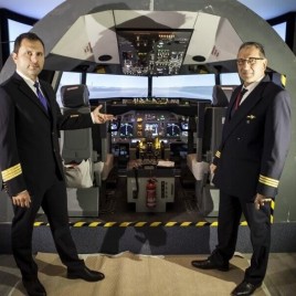 Simulator de zbor - Fii pilot de avion pentru o ora, la mansa unui  B737-800 New Generation